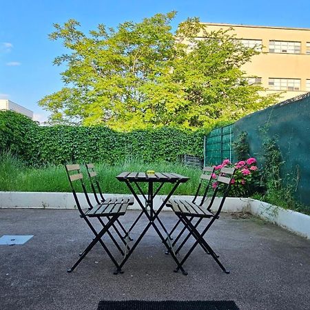 Charmante Maison Avec Jardin Sans Vis-A-Vis Saint-Fons Luaran gambar
