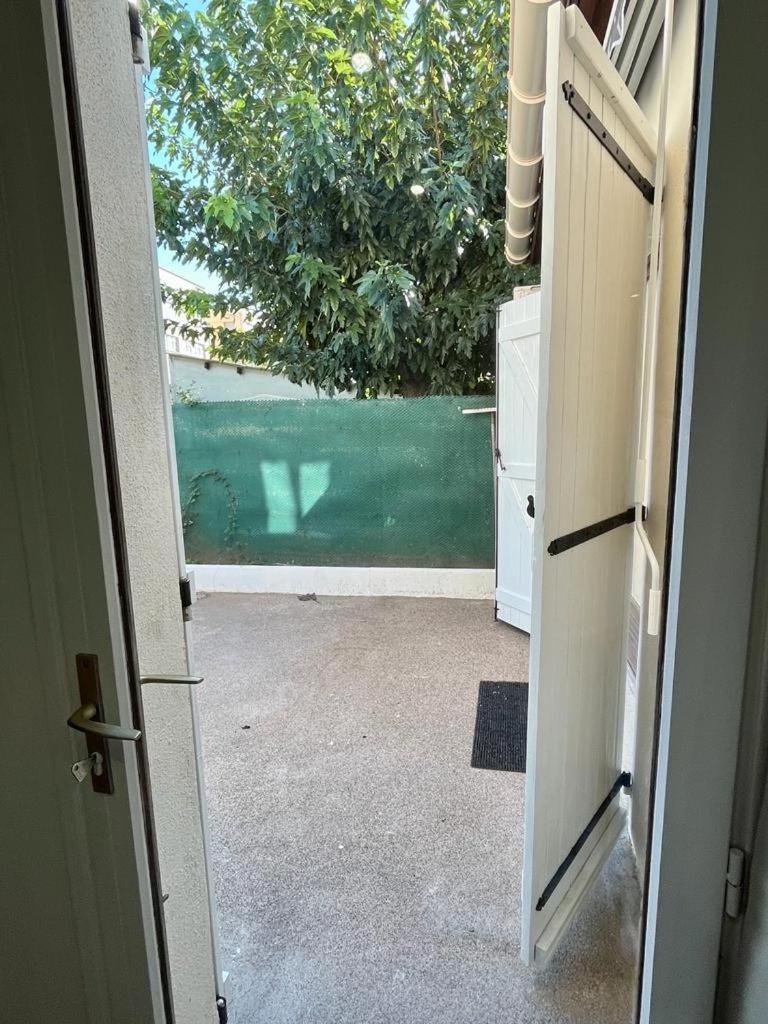 Charmante Maison Avec Jardin Sans Vis-A-Vis Saint-Fons Luaran gambar