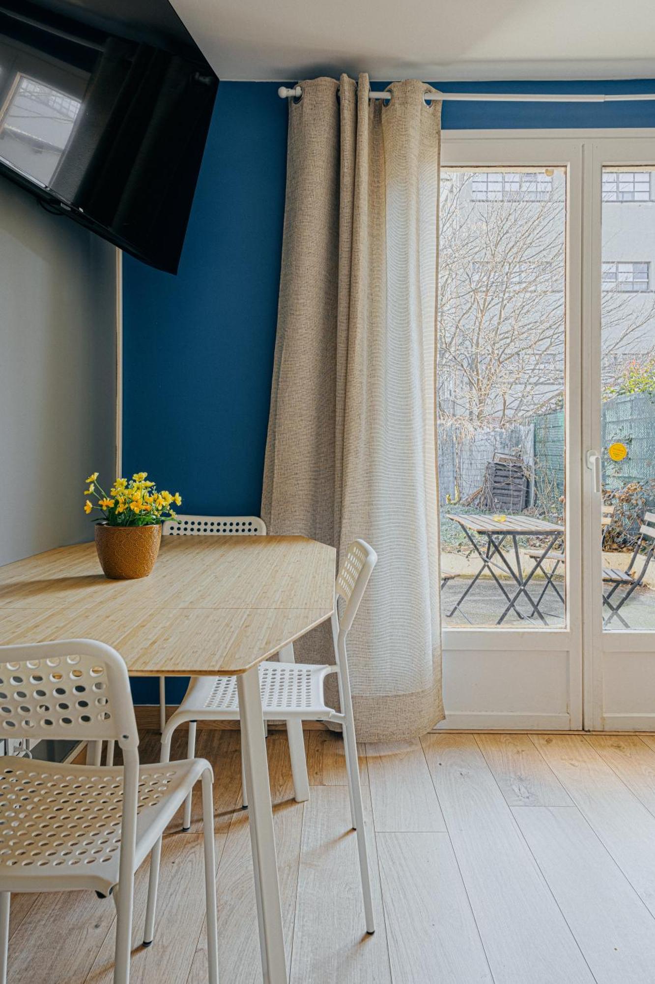 Charmante Maison Avec Jardin Sans Vis-A-Vis Saint-Fons Luaran gambar