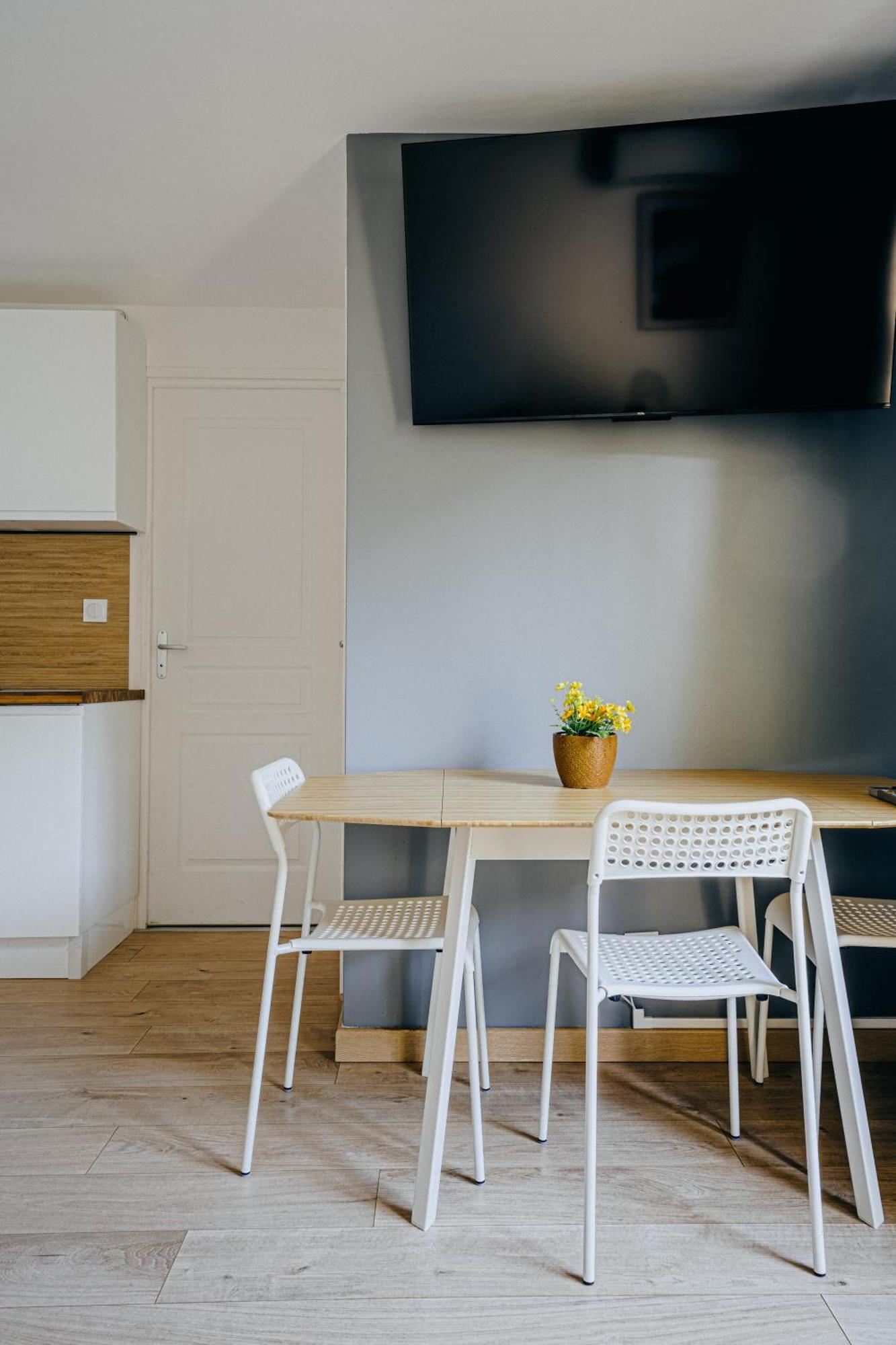 Charmante Maison Avec Jardin Sans Vis-A-Vis Saint-Fons Luaran gambar