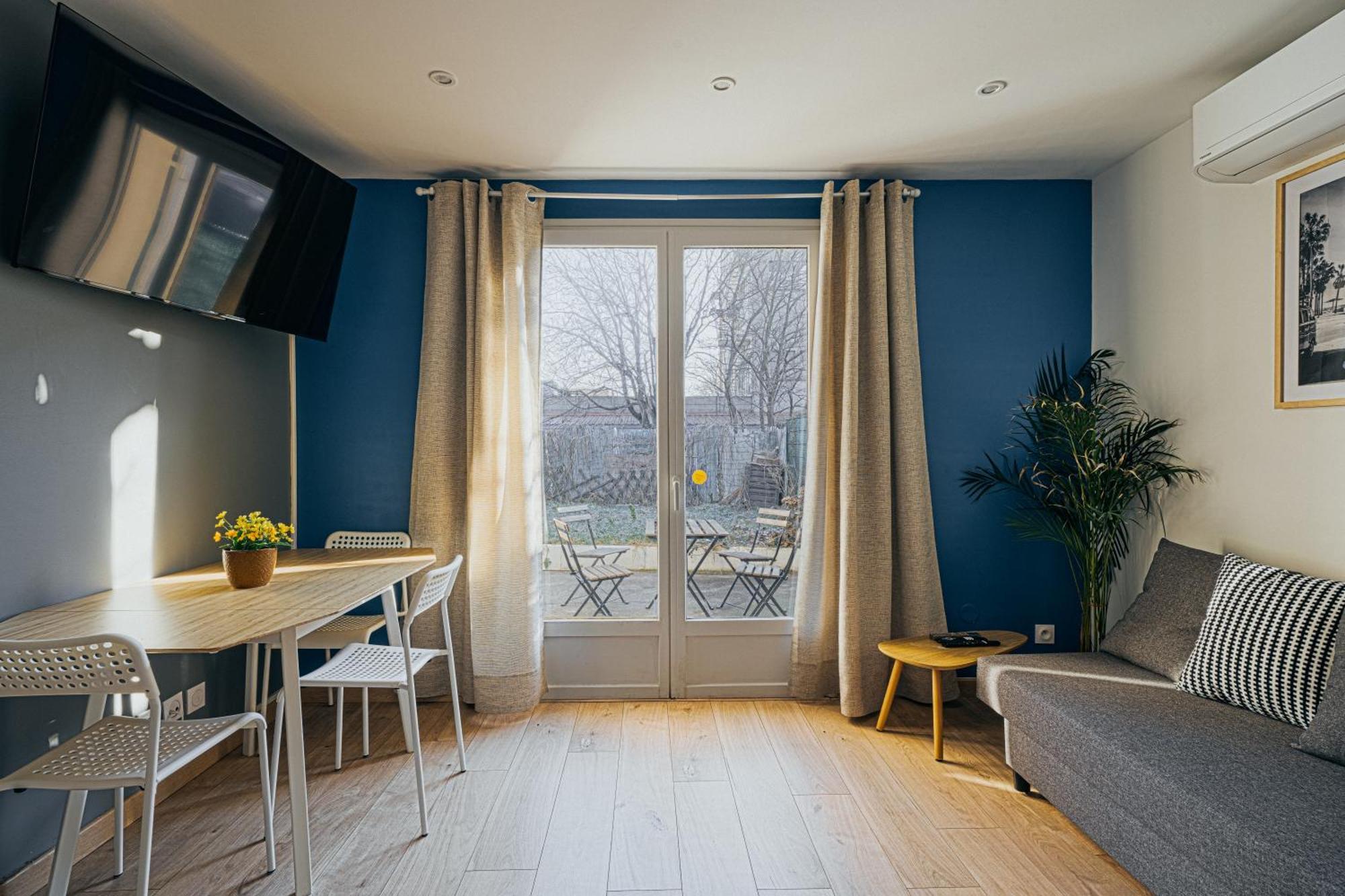 Charmante Maison Avec Jardin Sans Vis-A-Vis Saint-Fons Luaran gambar